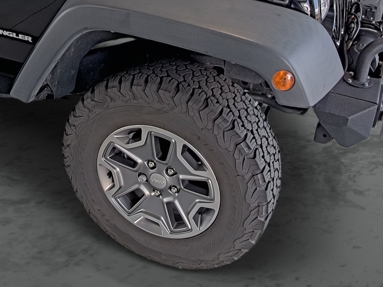 Used 2017 Jeep Wrangler Rubicon w/ Power Convenience Group AWD/4WD image 16