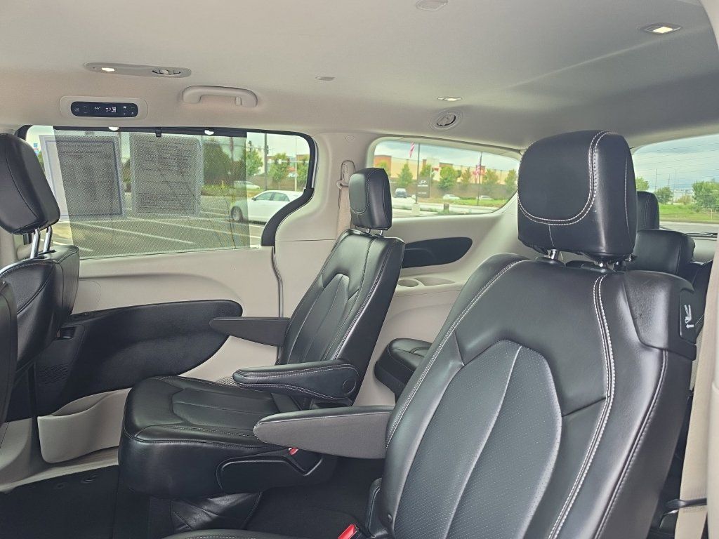 Used 2023 Chrysler Pacifica Touring-L FWD image 18