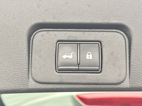 Used 2023 Nissan Rogue SL w/ SL Premium Package image 16