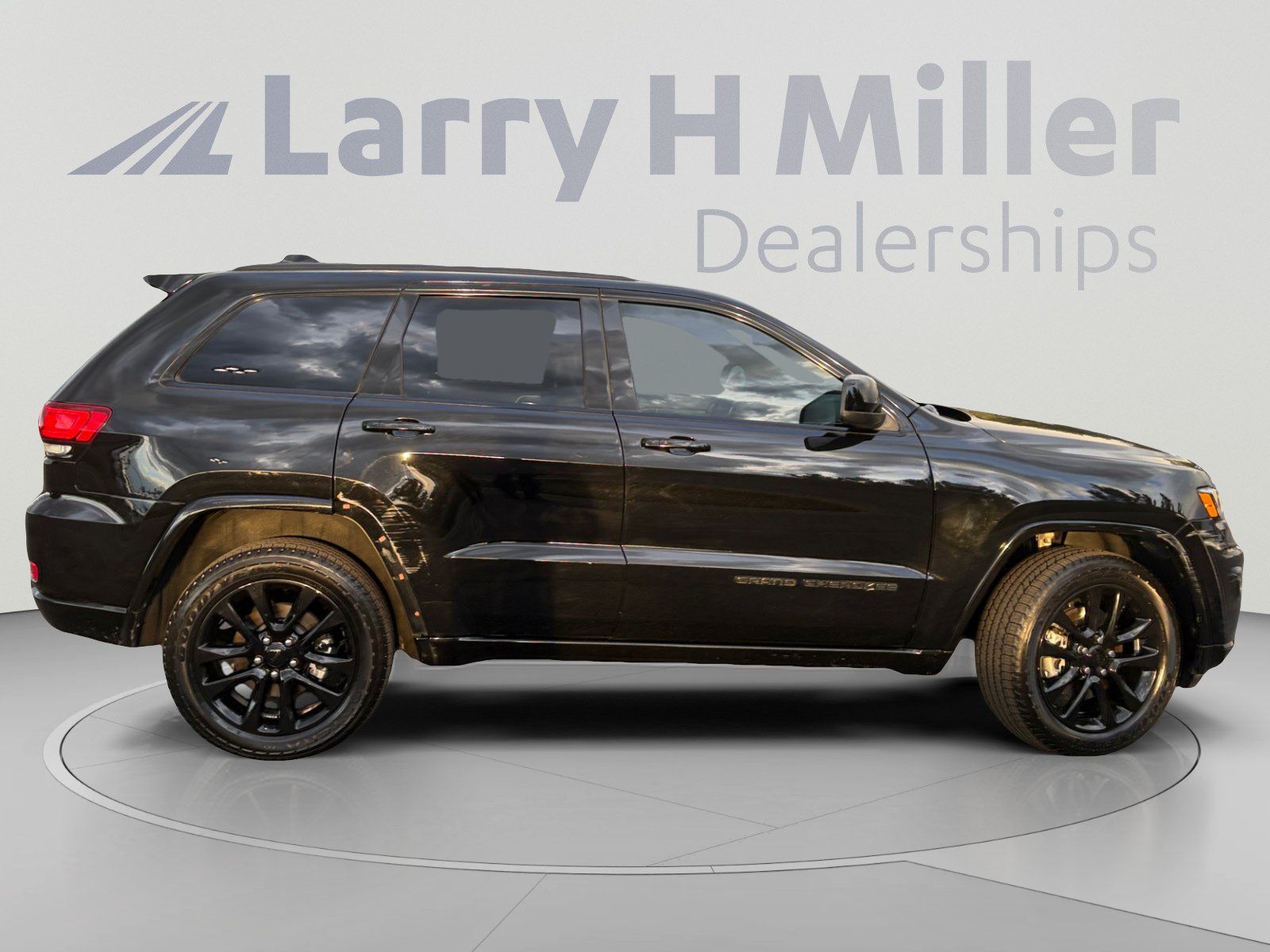 Used 2021 Jeep Grand Cherokee Laredo X AWD/4WD image 6