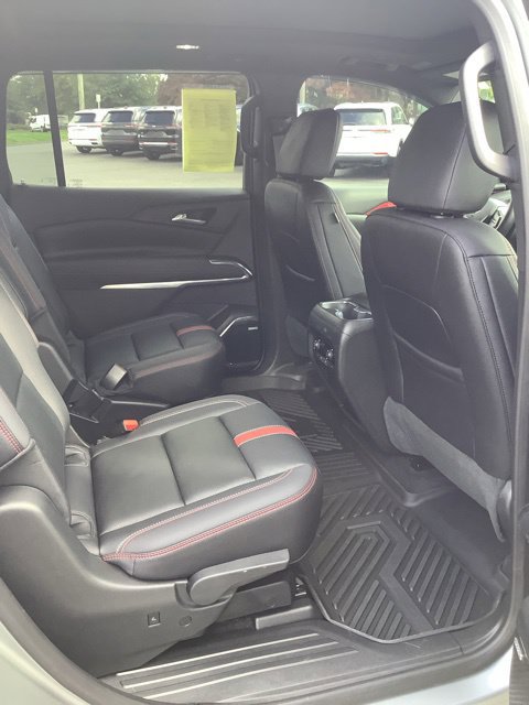 Used 2025 Chevrolet Traverse RS AWD/4WD image 25