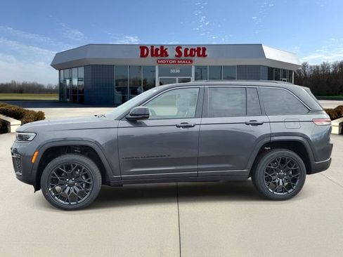 New 2026 Jeep Grand Cherokee Summit w/ Obsidian Package image 4