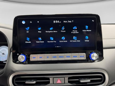 Used 2023 Hyundai Kona Limited w/ Cargo Package FWD image 13