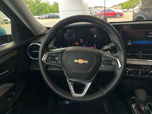 Used 2025 Chevrolet Trax LT w/ Driver Confidence Package FWD image 20