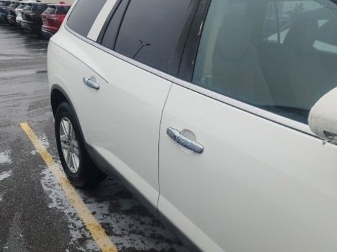 Used 2009 Buick Enclave CX w/ Driver Confidence Package image 4