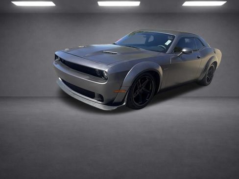 Used 2017 Dodge Challenger R/T RWD image 4