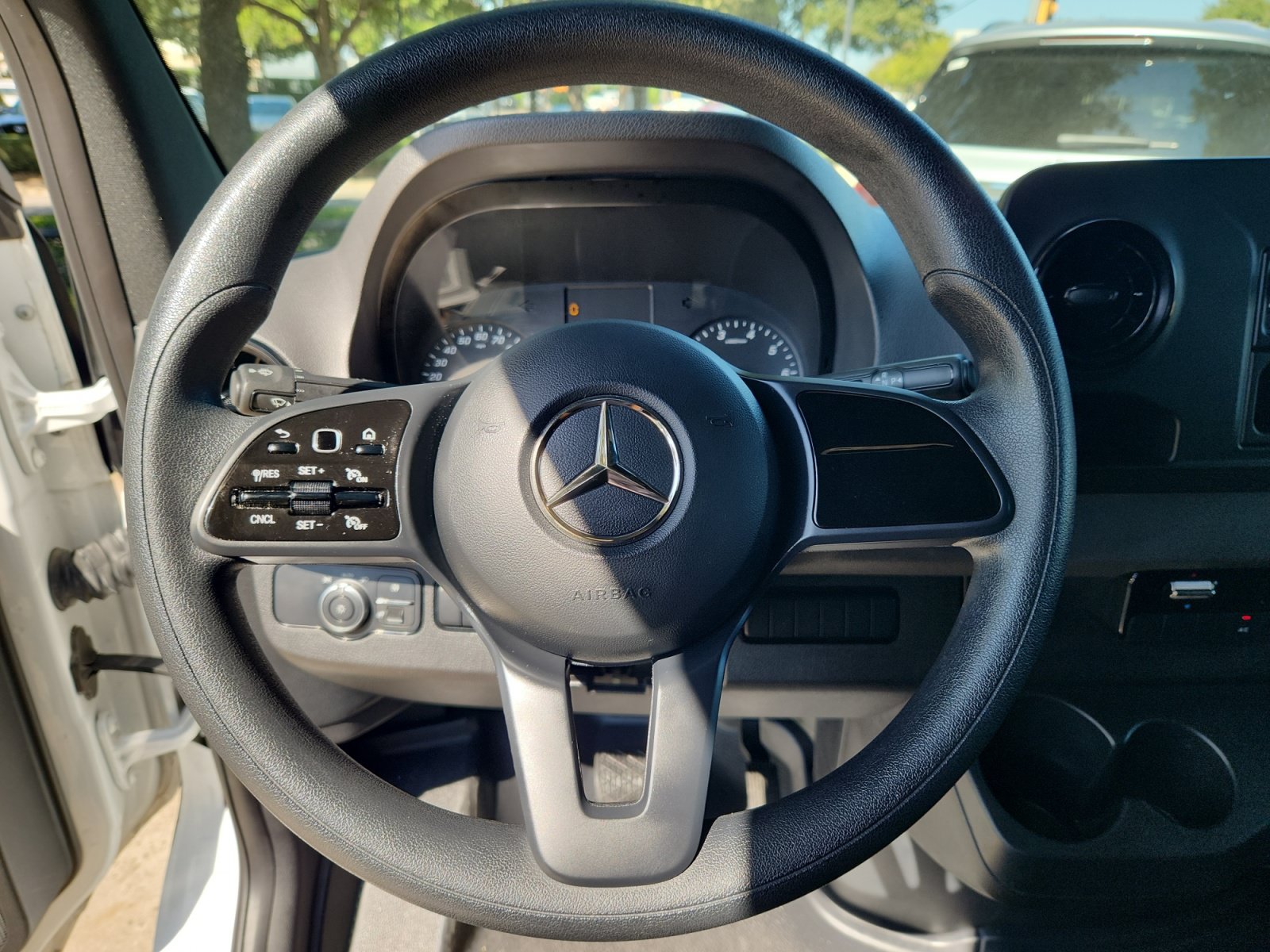 Used 2022 Mercedes-Benz Sprinter 2500 image 10