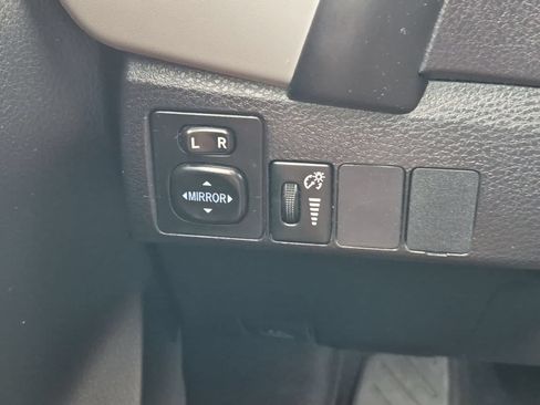 Used 2017 Toyota Corolla LE FWD image 28