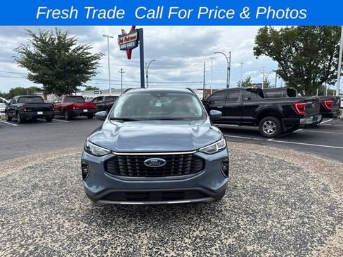 Used 2023 Ford Escape Platinum AWD/4WD image 3
