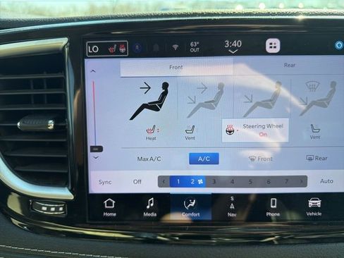 Used 2023 Chrysler Pacifica Limited FWD image 32