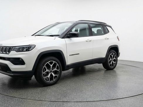 Used 2025 Jeep Compass Limited AWD/4WD image 3