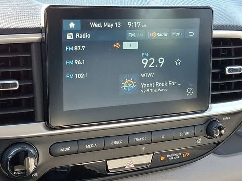 Used 2021 Hyundai Venue SEL FWD image 17