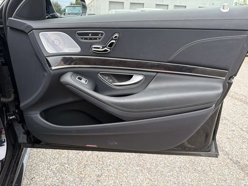 Used 2019 Mercedes-Benz S 560 Sedan image 14