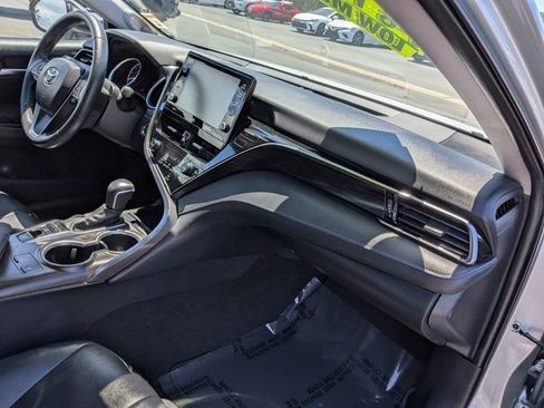 Used 2021 Toyota Camry XLE FWD image 6