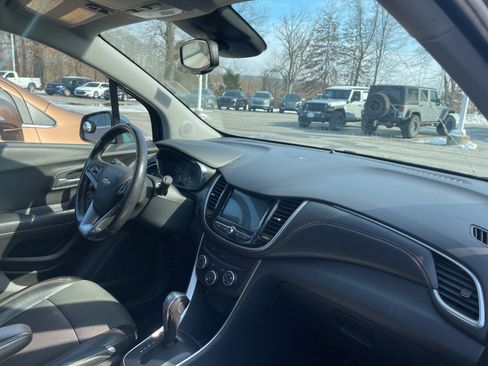 Used 2019 Chevrolet Trax LT w/ LT Convenience Package image 22