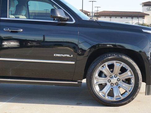 Used 2018 GMC Yukon Denali image 10