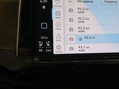 Used 2025 Volkswagen Atlas SE image 46