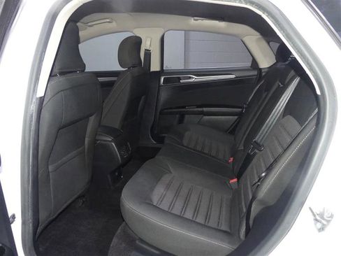 Used 2017 Ford Fusion SE w/ Fusion SE Technology Package image 22