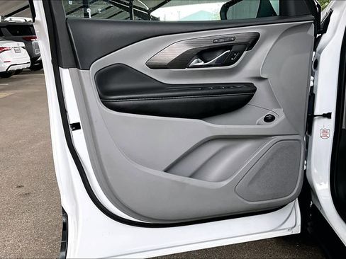 Used 2023 GMC Terrain SLT image 20