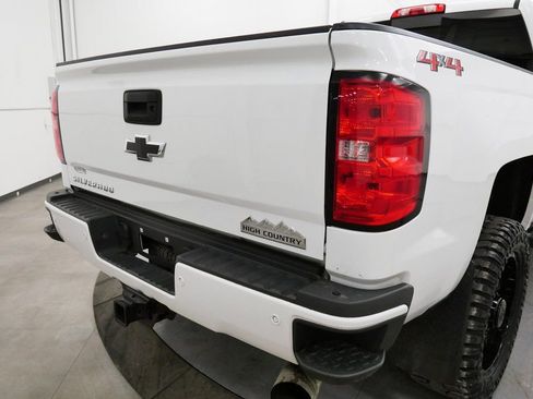 Used 2019 Chevrolet Silverado 2500 High Country image 9