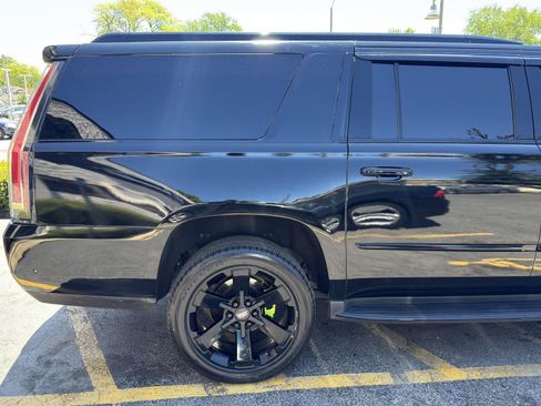 Used 2019 Cadillac Escalade ESV Luxury AWD/4WD image 11