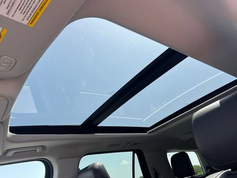 Certified 2025 Ford Expedition Active AWD/4WD image 9