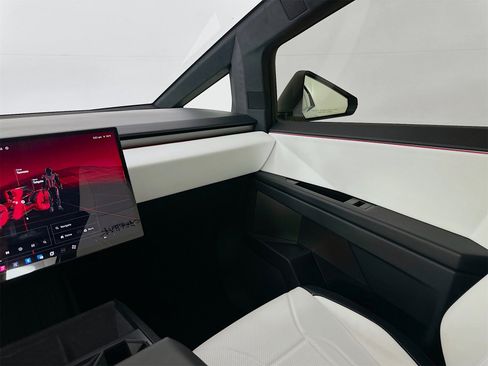 Used 2024 Tesla Cybertruck AWD Crew Cab image 23