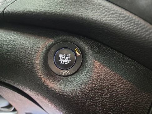 Used 2019 Jeep Cherokee Latitude Plus w/ Comfort/Convenience Group image 25