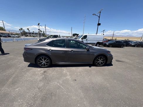 Used 2023 Toyota Camry SE FWD image 11