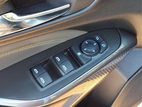 Used 2025 Chevrolet Trax ACTIV w/ Sunroof Package FWD image 17