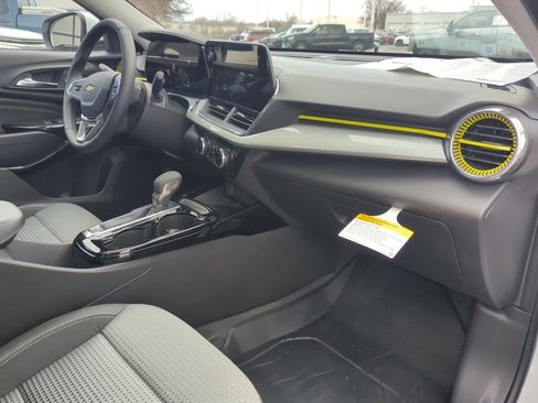 New 2026 Chevrolet Trax LT w/ Sunroof Package image 26