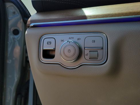 Certified 2025 Mercedes-Benz GLS 450 4MATIC image 21