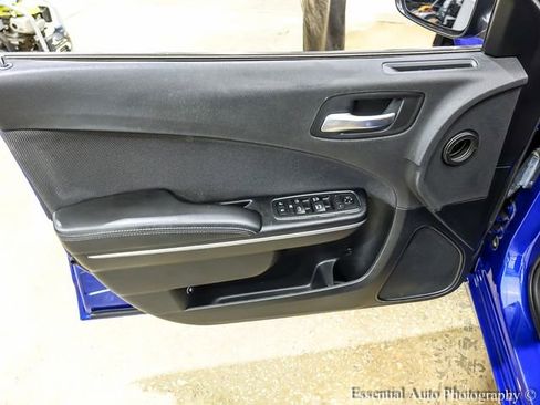 Used 2018 Dodge Charger SXT RWD image 18