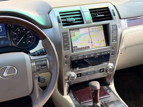 Used 2019 Lexus GX 460 image 24