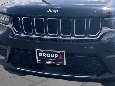 Used 2024 Jeep Grand Cherokee Laredo RWD image 30