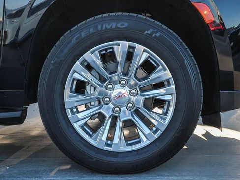Used 2024 GMC Yukon XL Denali AWD/4WD image 11