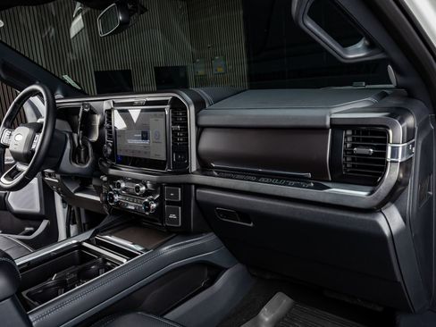 Used 2026 Ford F450 Platinum w/ FX4 Off-Road Package image 17