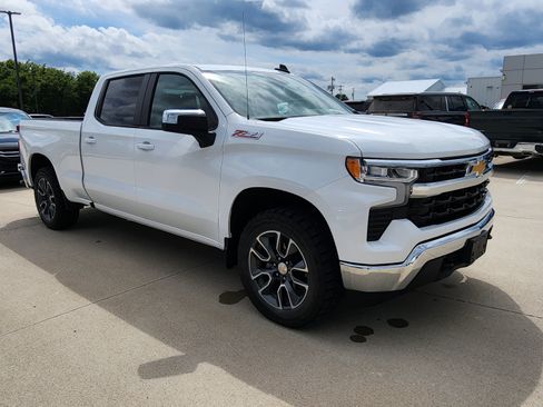 Used 2024 Chevrolet Silverado 1500 LT AWD/4WD image 3