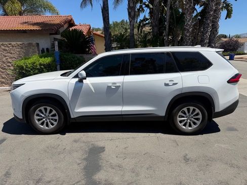 Used 2024 Toyota Grand Highlander AWD image 9