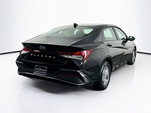 Certified 2026 Hyundai Elantra SE w/ Cargo Package FWD image 9