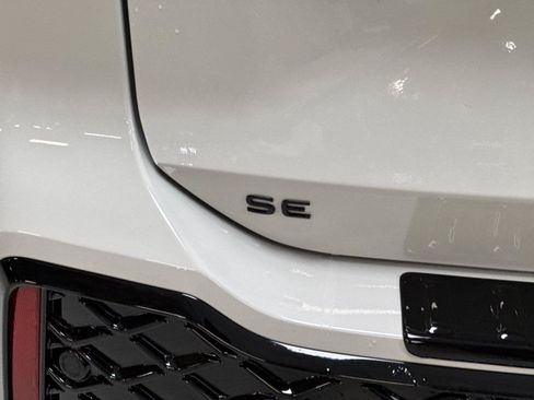 New 2026 Volkswagen Tiguan SE R-Line FWD image 25