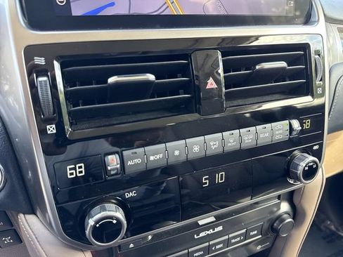 Used 2023 Lexus GX 460 Premium w/ Accessory Package AWD/4WD image 19