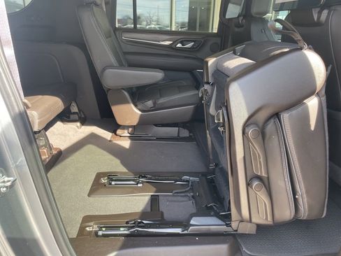 Used 2024 GMC Yukon XL Denali w/ Advanced Technology Package image 33