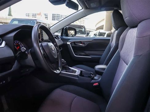 Used 2020 Toyota RAV4 XLE w/ Carpet Mat Package image 18