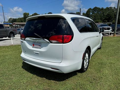 Used 2021 Chrysler Voyager Lxi FWD image 3