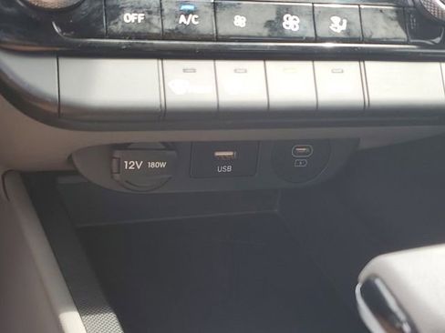 Used 2024 Hyundai Elantra SEL FWD image 27