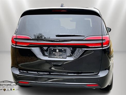 Used 2025 Chrysler Pacifica Select image 4