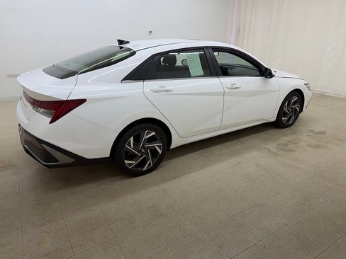Used 2025 Hyundai Elantra SEL FWD image 5