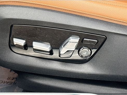 Used 2020 BMW 740i w/ M Sport Package image 25