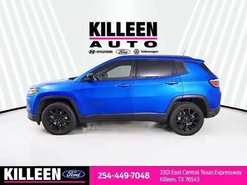 Used 2025 Jeep Compass Latitude w/ Altitude Special Edition AWD/4WD image 4